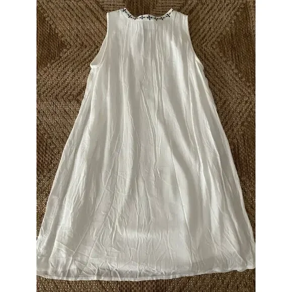 St. John's Bay White Gauze Sleeveless Dress with Blue Embroidery SZ M - Picture 4 of 7